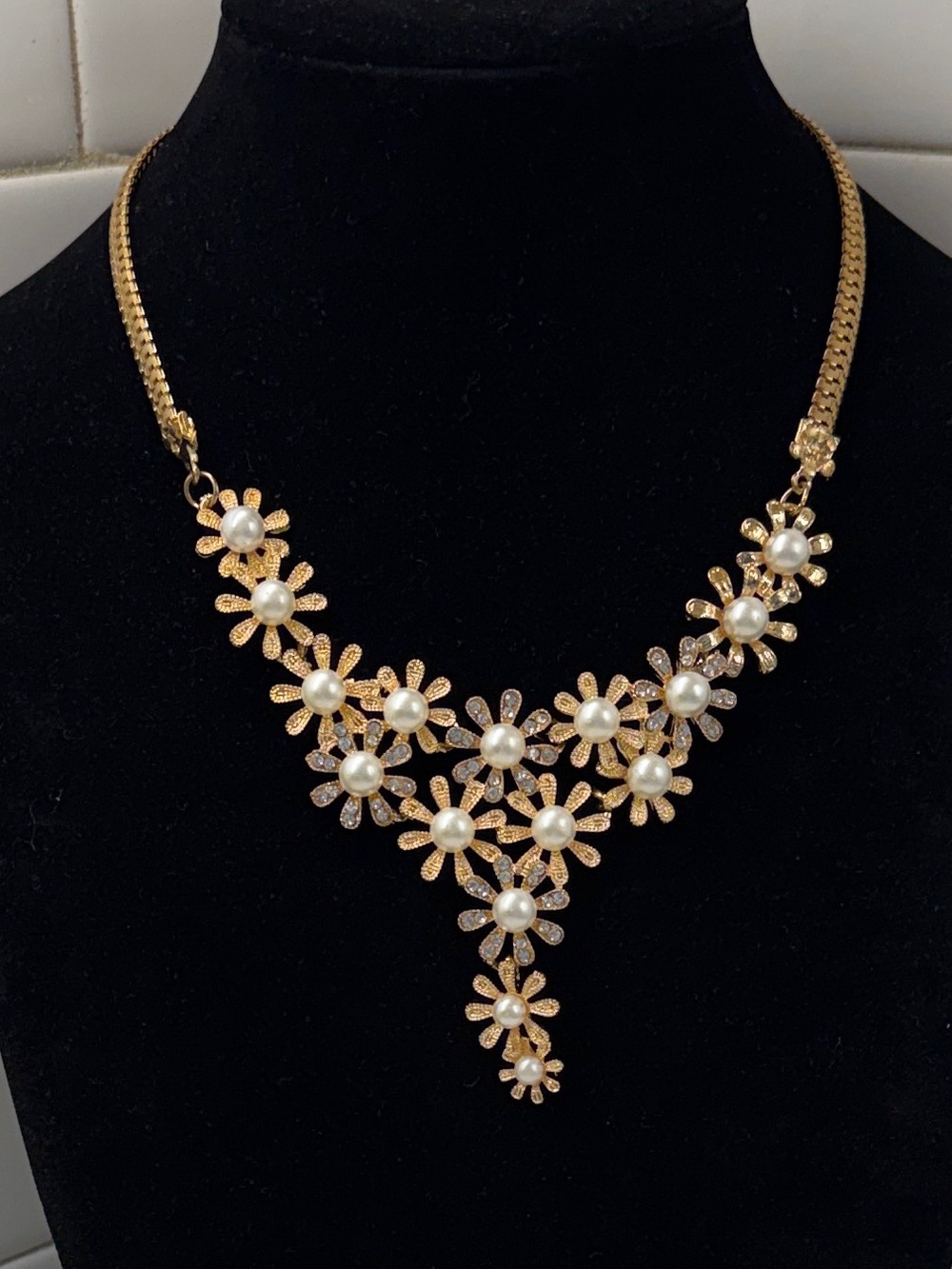 Elegant Gold Floral Pearl Statement Necklace